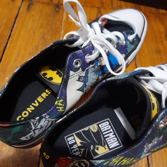(Limited Edition) Batman Converse - Picture 1 of 5